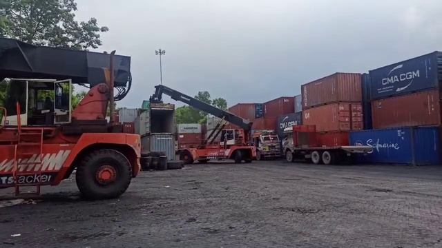 Reach Stackers, Birgunj ICD Working With Cargo Train Containers. Fantuzzi 2000  CS45KC #BirgunjICD