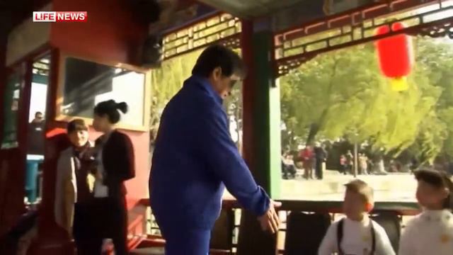 Канал новости  Инсталляция гигантской резиновой утки покидает столицу Китая