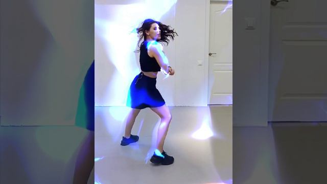 Smart Le Serafim WaterDance ANYA