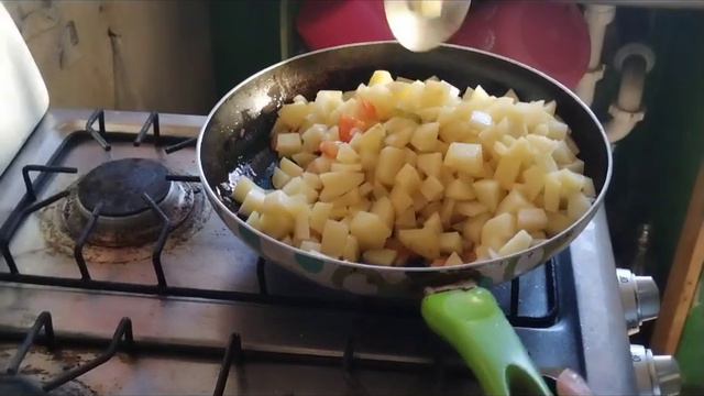 Cocinando Con La Hine, Papas Con Huevo 🤣😇😌🧑🍳