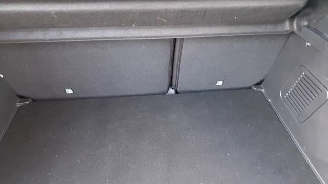 182D1142 - 2018 Renault Captur Signature X Nav DCI 90 Full Leather - Free D...