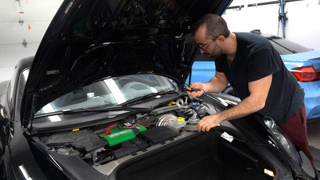 The Two Ways To Trickle Charge Your Porsche Battery.