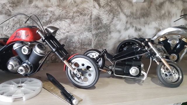 Модель мотоцикла чоппера. сувенирные модели