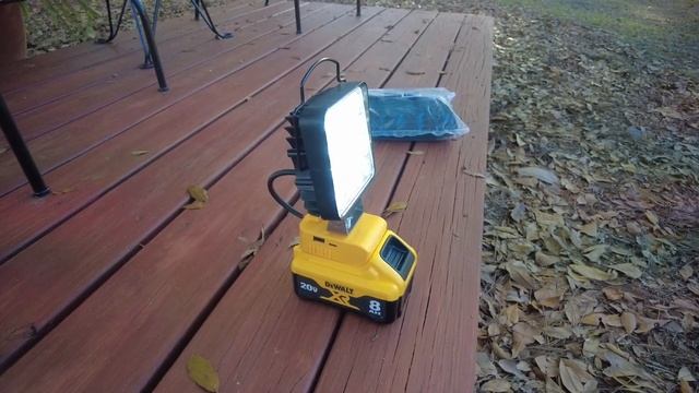 Subscribers Request / DeWALT 20v LED Work Light Review / Last How Long?