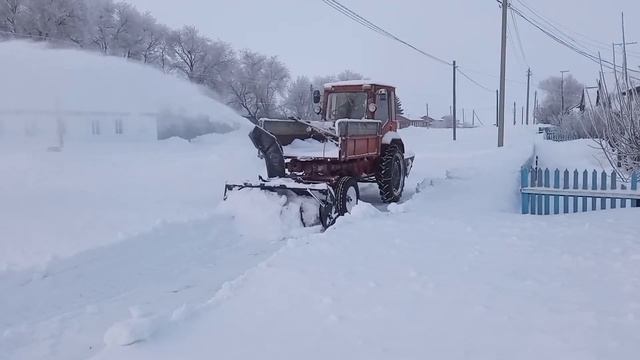 Т-16 пробивает плотный снег