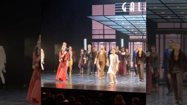 Поклон после спектакля театра балета Бориса Эйфмана 