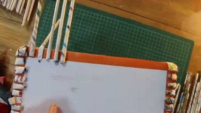 Корзина из газетных листов