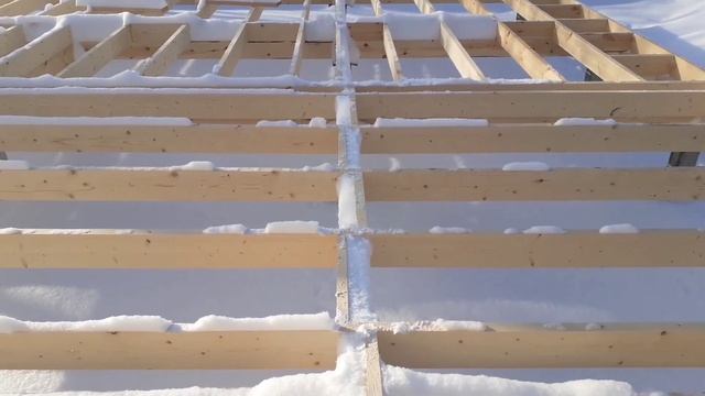 Правильная сборка обвязки свай и лаг пола в доме на бетонных сваях.