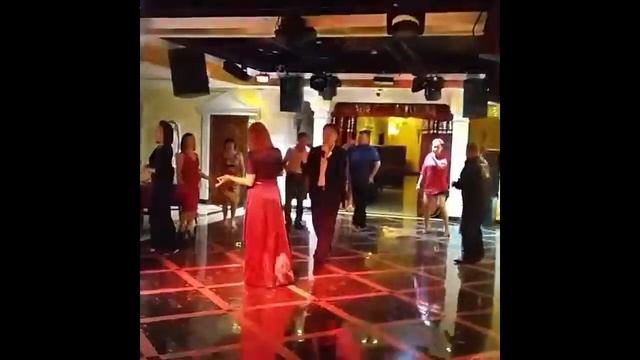 Выступление артистов в ресторане 