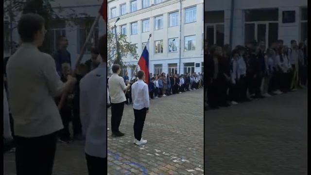 Вынос Государственного Флага лучшими учащимися школы 40, понедельник 12.09.2022