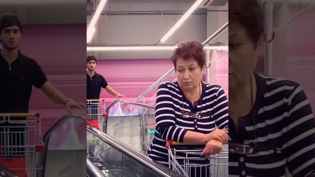 Тверк в торговом центре / Анастасия Малышева