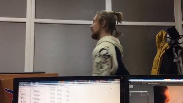 Саша, принеси вина