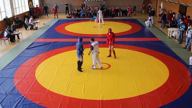 Акулов Вадим (красная куртка) бой 2 первенство Кузбасса по боевому самбо