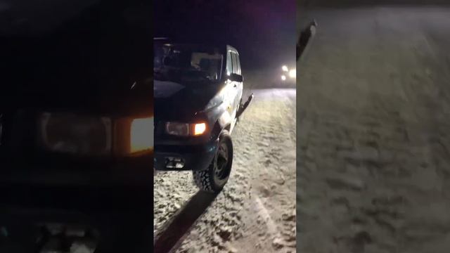 Встретили на зимнике брошенный УАЗ без колеса