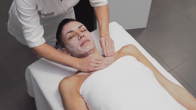 Очищающее молочко на основе мицеллярной воды Micellar Cleansing  Milk