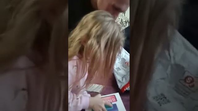 Акция Эмоджи нашли залотой и прислали телефон