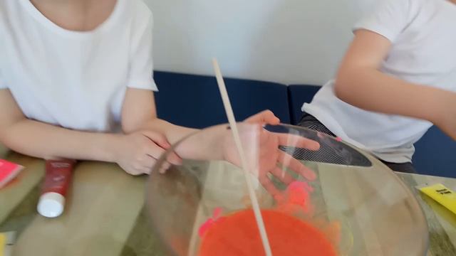 ПЕРВЫЙ РАЗ ВМЕСТЕ С ПОДРУЖКОЙ ДЕЛАЕМ РАДУЖНЫЙ СЛАЙМ