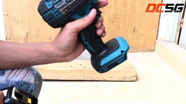 Máy vặn vít dùng pin Makita DTD152z 18V