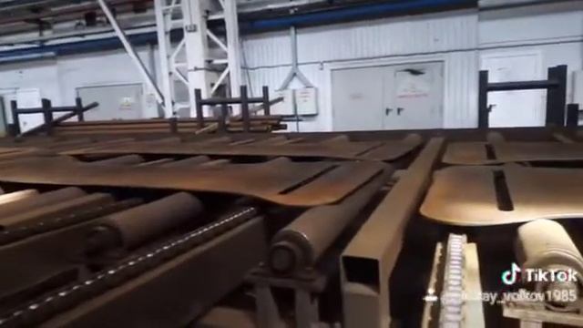 На работе дробеструйная обработка металла