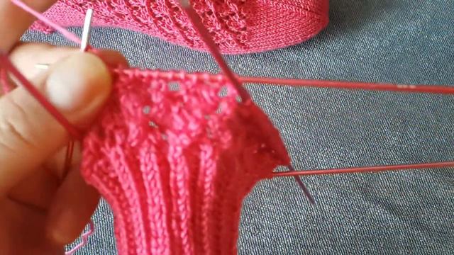 Нежный ажурный узор для носочков