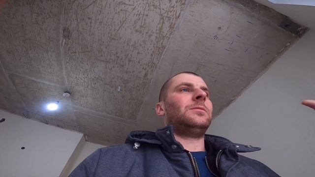 Закончил Студию и Пейзажную