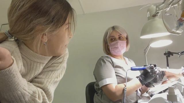 Пилим ногти. Олеся и Лиза. Нашла плесень под ногтем. Будни мастера маникюра. #ногти2022 #маникюр