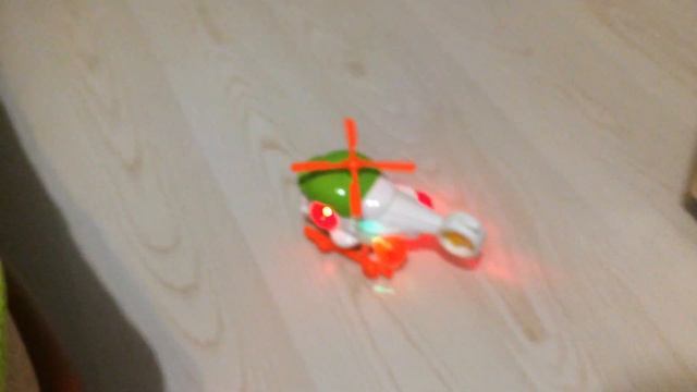 Музыкальный светящийся вертолет  (отталкивается от преград)