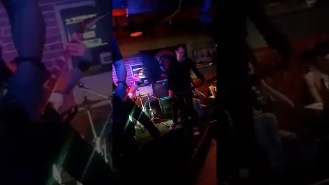 Стена - Черный обелиск (кавер)