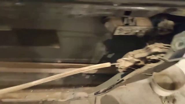 Ремонт дверей: снятие обшивки и замена ручек