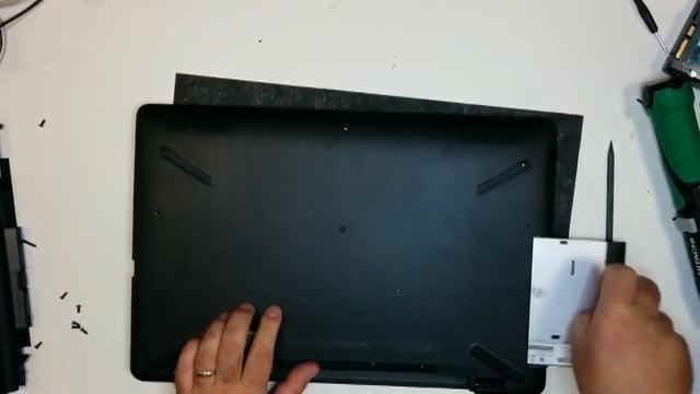 HP 17-bs001nw disassembly how to change hard disk ssd 2CT39EAR