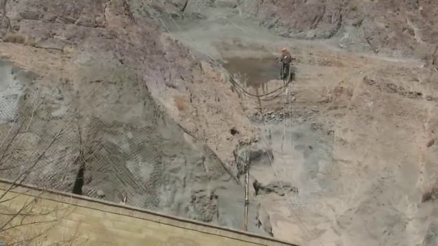 Укрепление сыпучего грунта торкрет бетоном.