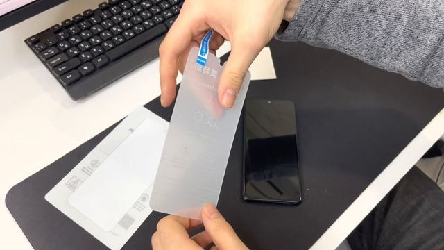 Правильная поклейка гидрогелевой пленки на телефон