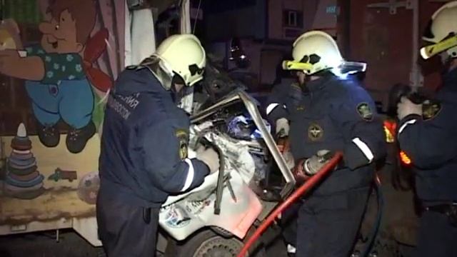 На Выселковой микрогрузовик  врезался в контейнеровоз