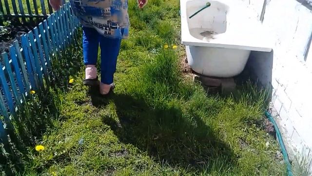 ЖИВЁМ на ПЕНСИИ в деревне ! Дела житейские : Стираю белье. Шланги для полива огорода. Наш обед