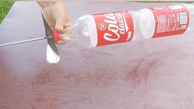 Самоделки Ветряк с пропеллером из пластиковых бутылок для отпугивания птиц Колёса на генератор
