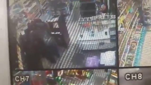 Избиение продавщицы в магазине Сибиряк 1
