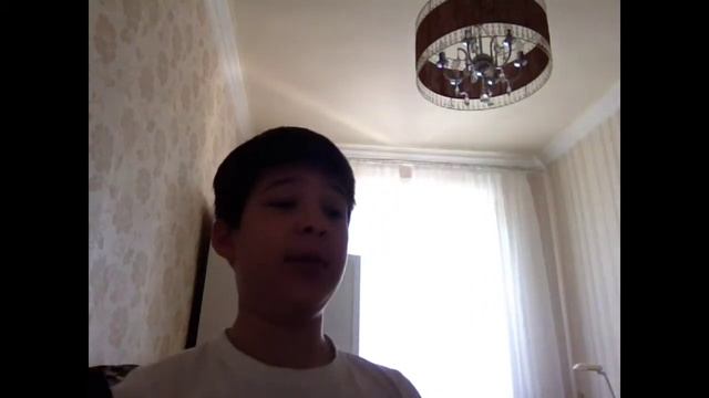 Девушка в связном магазине Vine