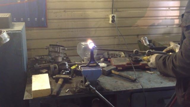 Вставляем пальцы в поршень, горячем методом.