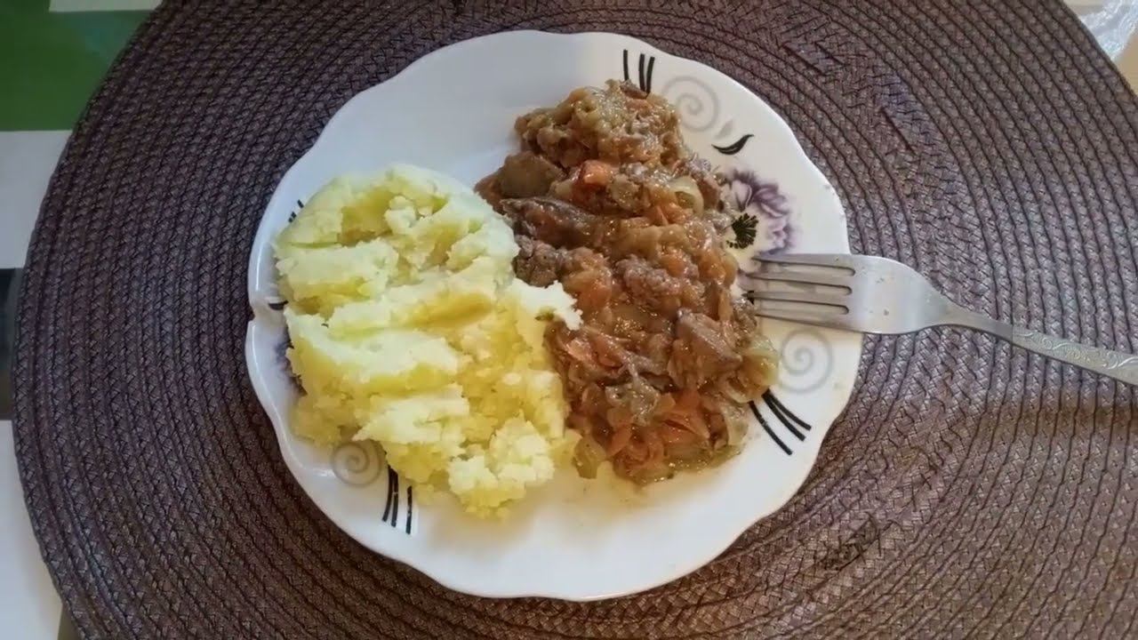 Куриная печенка жареная с яблоком, луком и морковью