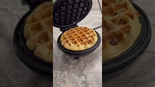 Банановые вафли. КБЖУ на 100 гр 185,4 / 5,8 / 2,1 / 35,6