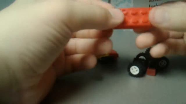 Две маленькие машинки-самоделки