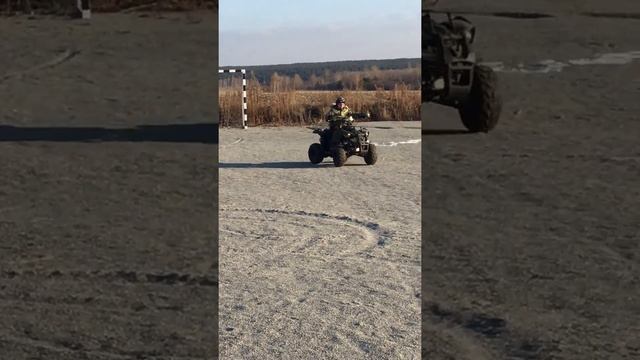 Сын и квадроцикл