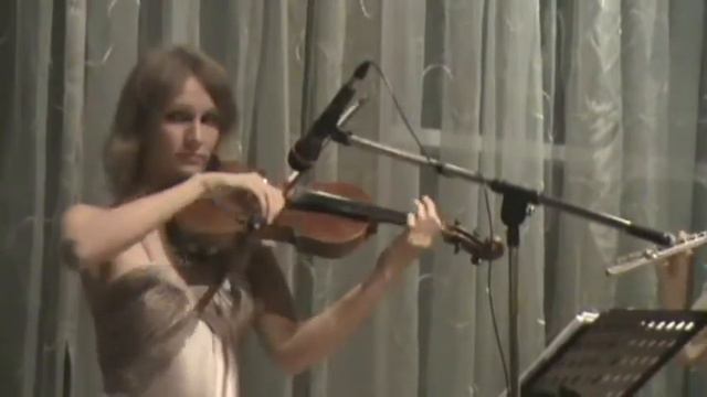 Трио музыкантов на контракте.