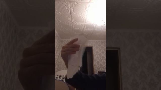 испытываем нож то что он порвёт бумагу