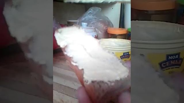 Хлеб масло чай и половинку сердце