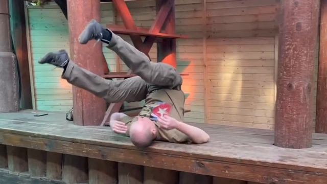 Хрестоматия движения. Специальная акробатика.Перекат вбок.