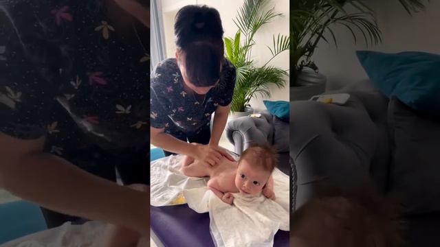 Каждому малышу нужен массаж, но не каждому в мед учреждении.