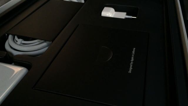 Unboxing MacBook Air 13
