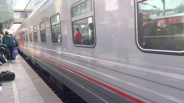 Прибытие Эп20 с пассажиром составом сообщением Самара-Санкт Петербург прибывает в Москву.