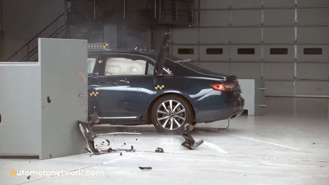 Crash Test | 2017 Lincoln Continental Small Overlap Crash Test.